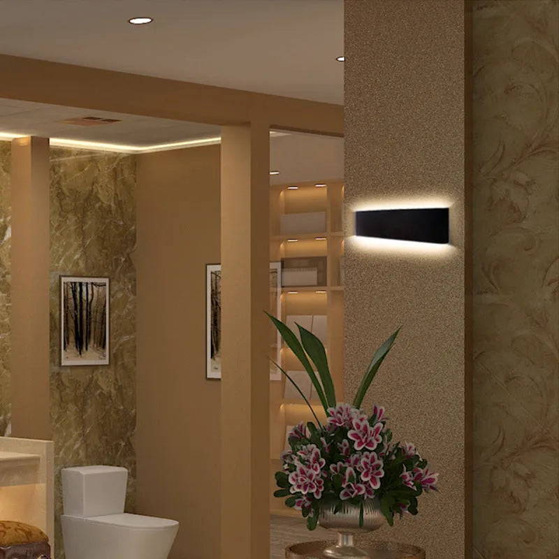 Modern minimalist wall light with aluminium alloy body in black finish