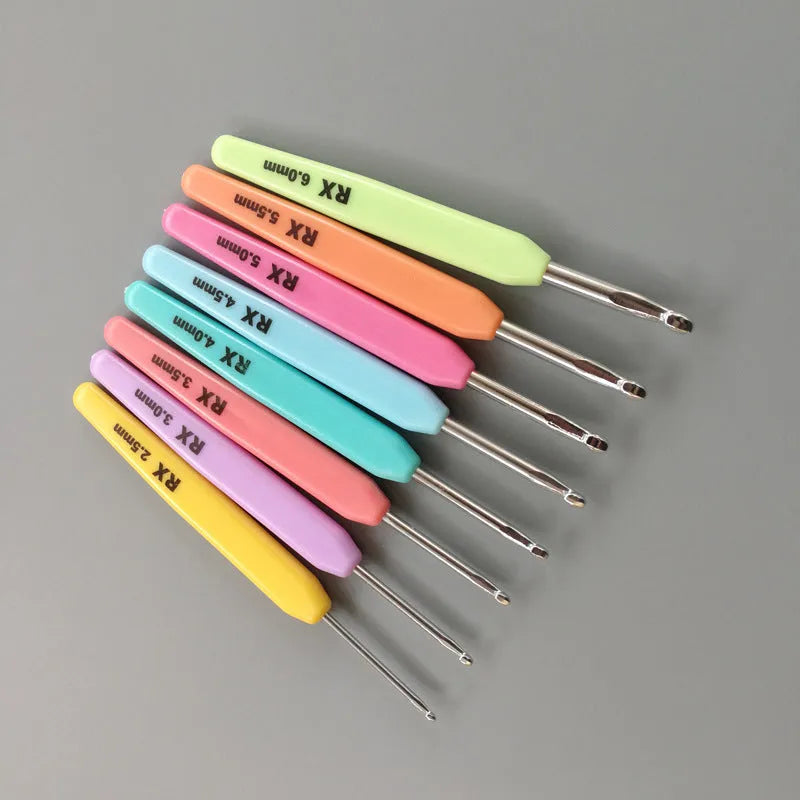 Complete 16-piece crochet hook set showing thick ABS handles and thin polyethylene handles in PU storage bag
