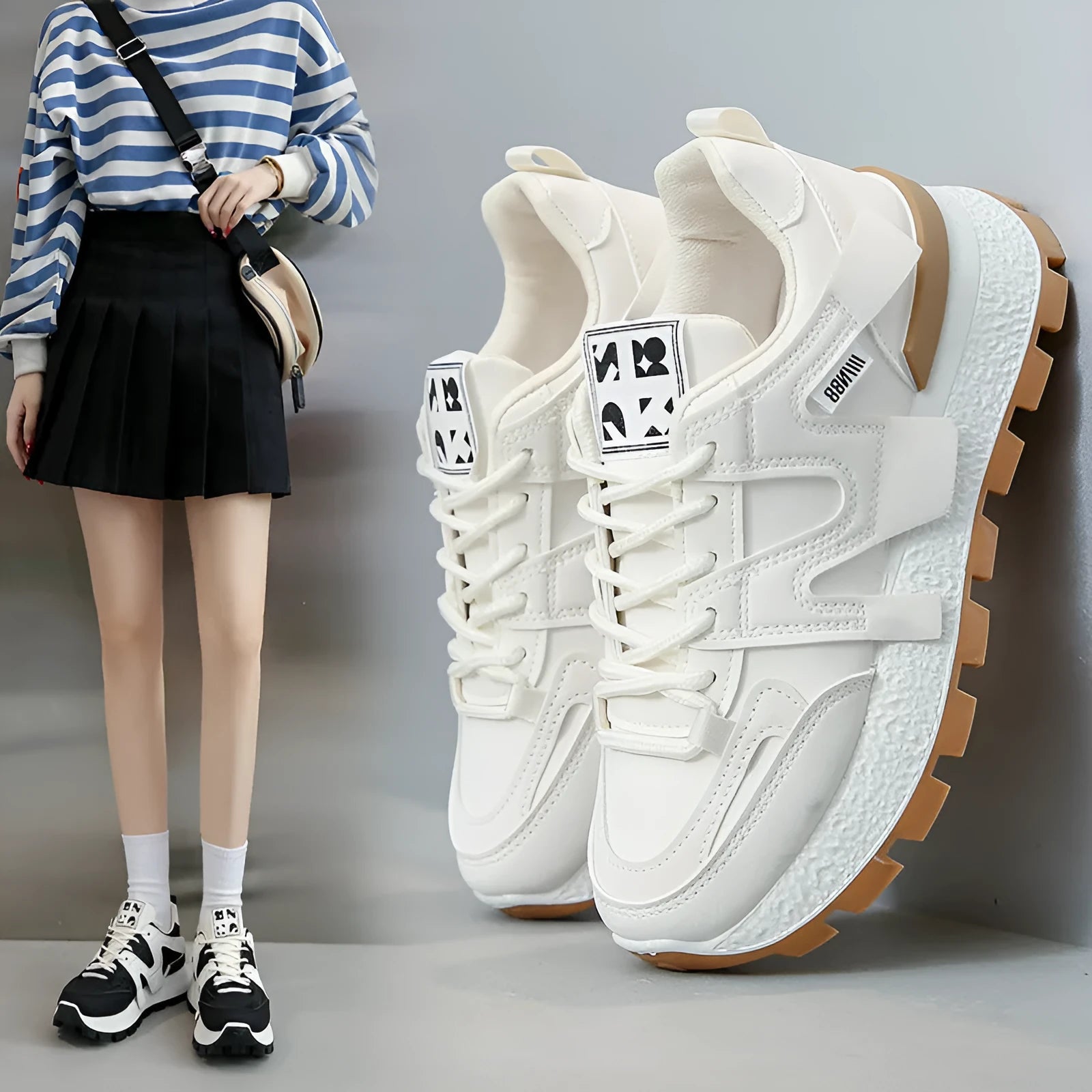 Women's low-top running sneaker in artificial PU with rubber sole and front lace-up design