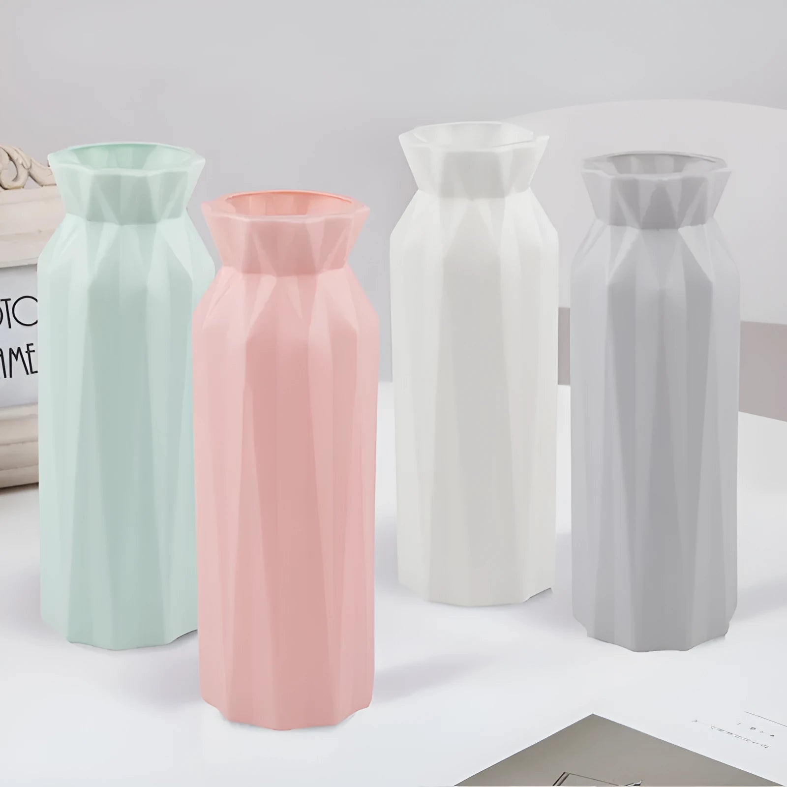 Drop-resistant melamine vase in green, grey, pink or white with 7.2cm base diameter