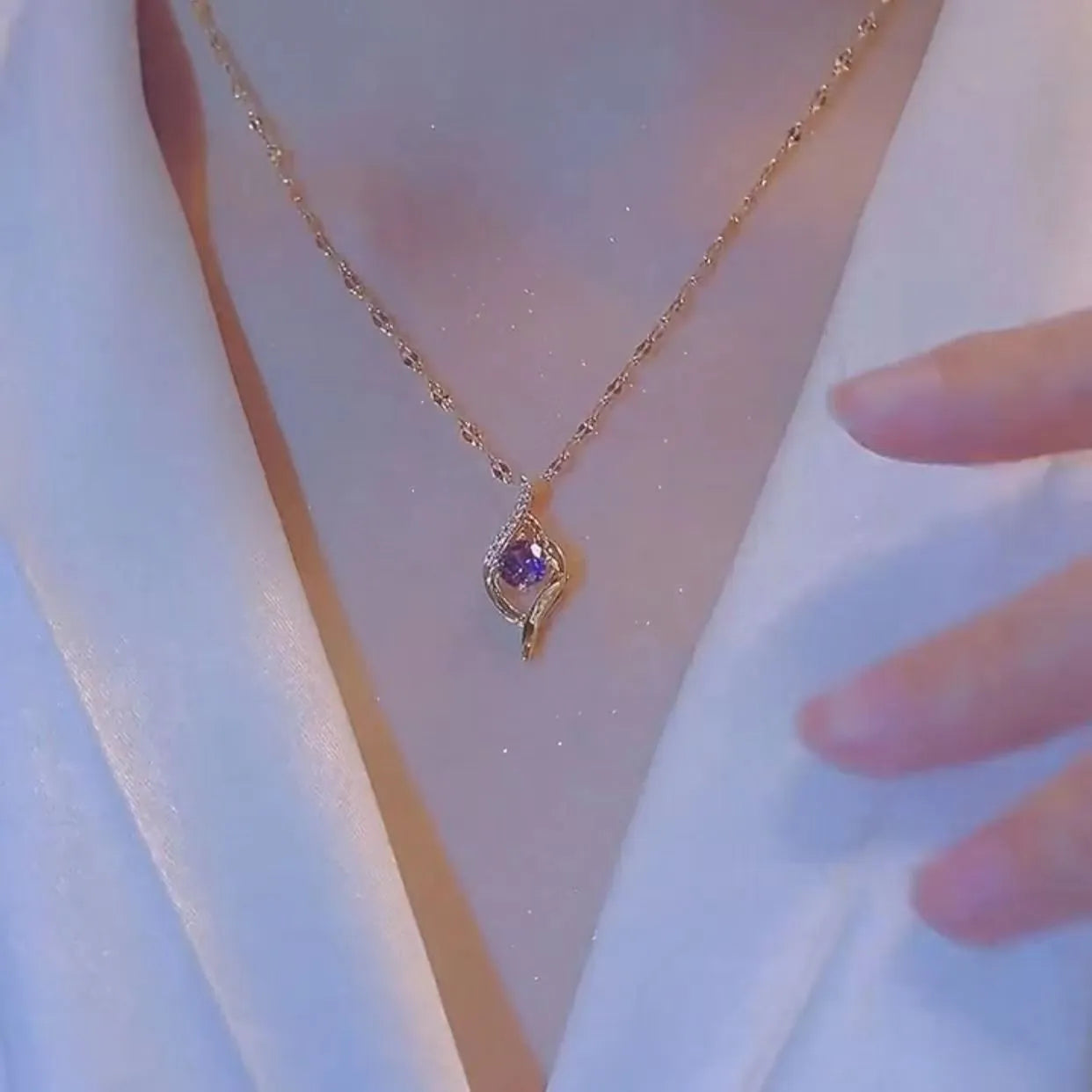 Purple geometric pendant necklace with round oval octagonal quadrangular shapes on mixed material chain, light luxury design.