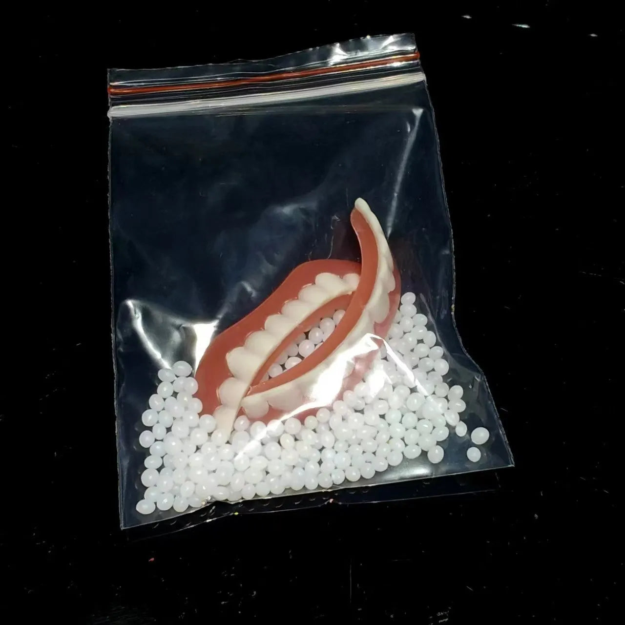 Silicone simulation smile dentures with upper and lower teeth for dental student practice