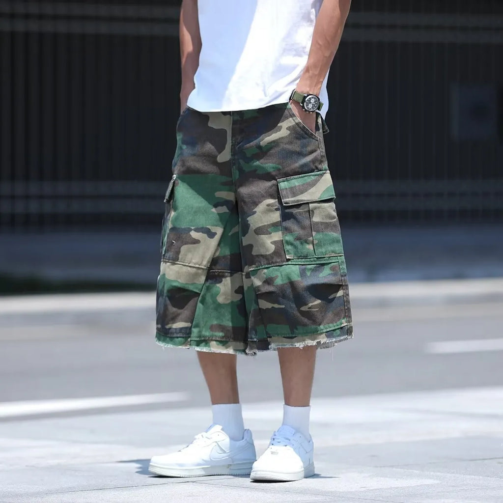 Retro American style camouflage workwear shorts in loose fit cropped design