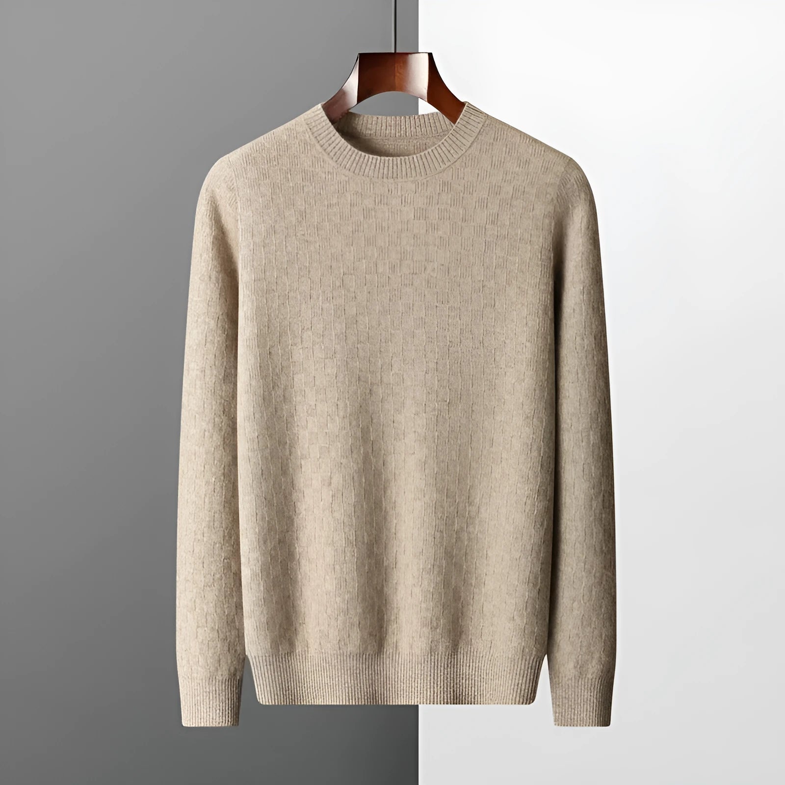 Men's cashmere blend thickened knitted sweater in solid colour with round neck and long sleeves, front view