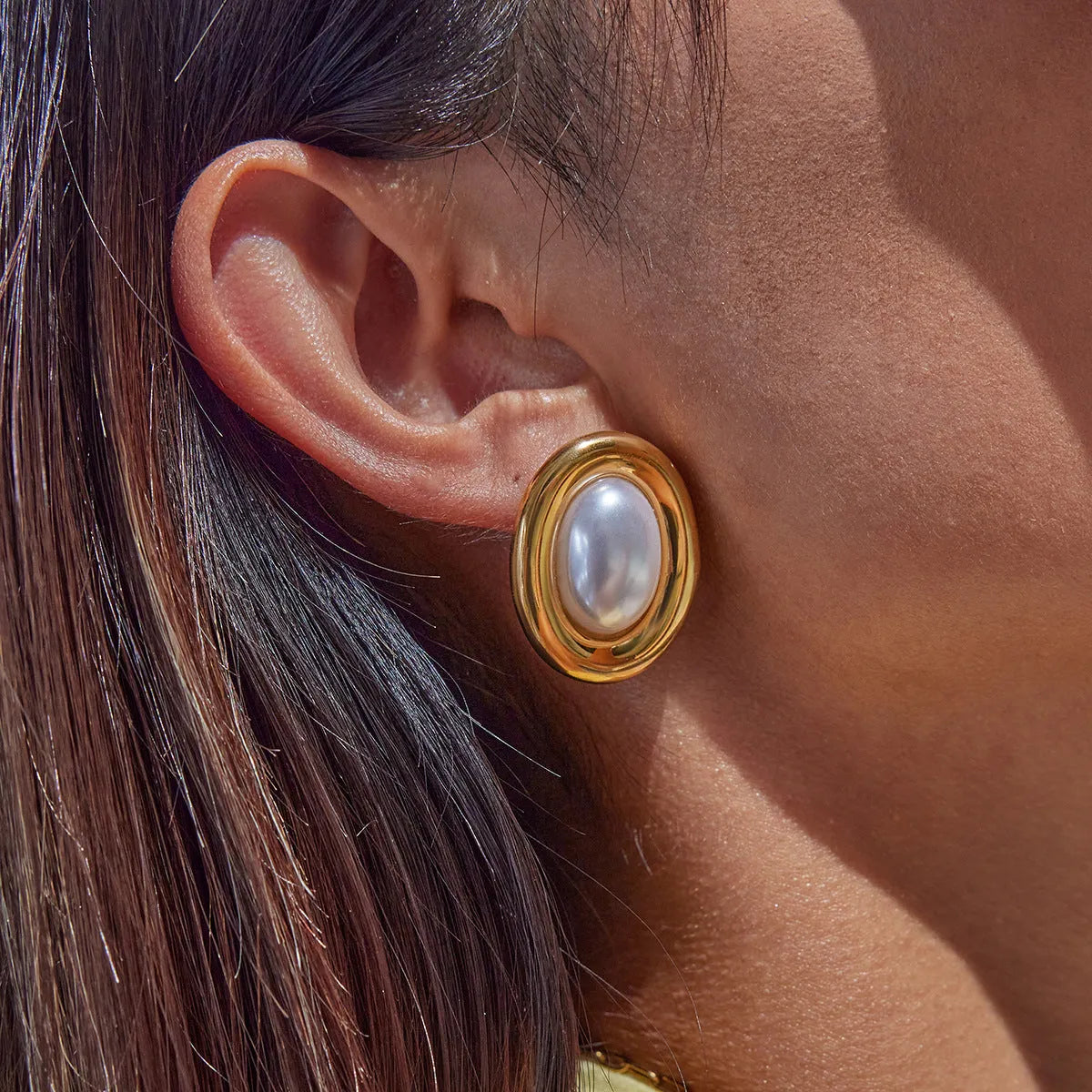 Stainless steel vintage pearl ear studs for women, electroplated non-fade finish, JDE0305051 colour