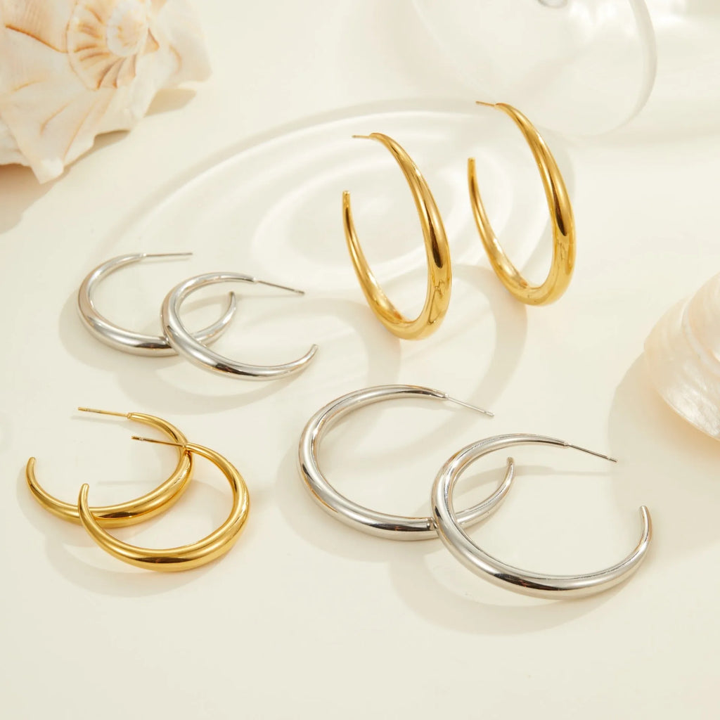 Women's stainless steel hoop earrings with 18K PVD gold plating in geometric round design