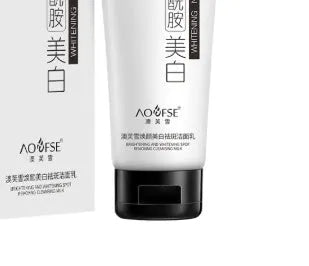 White bottle of whitening freckle removing facial cleanser, 100ml net content.