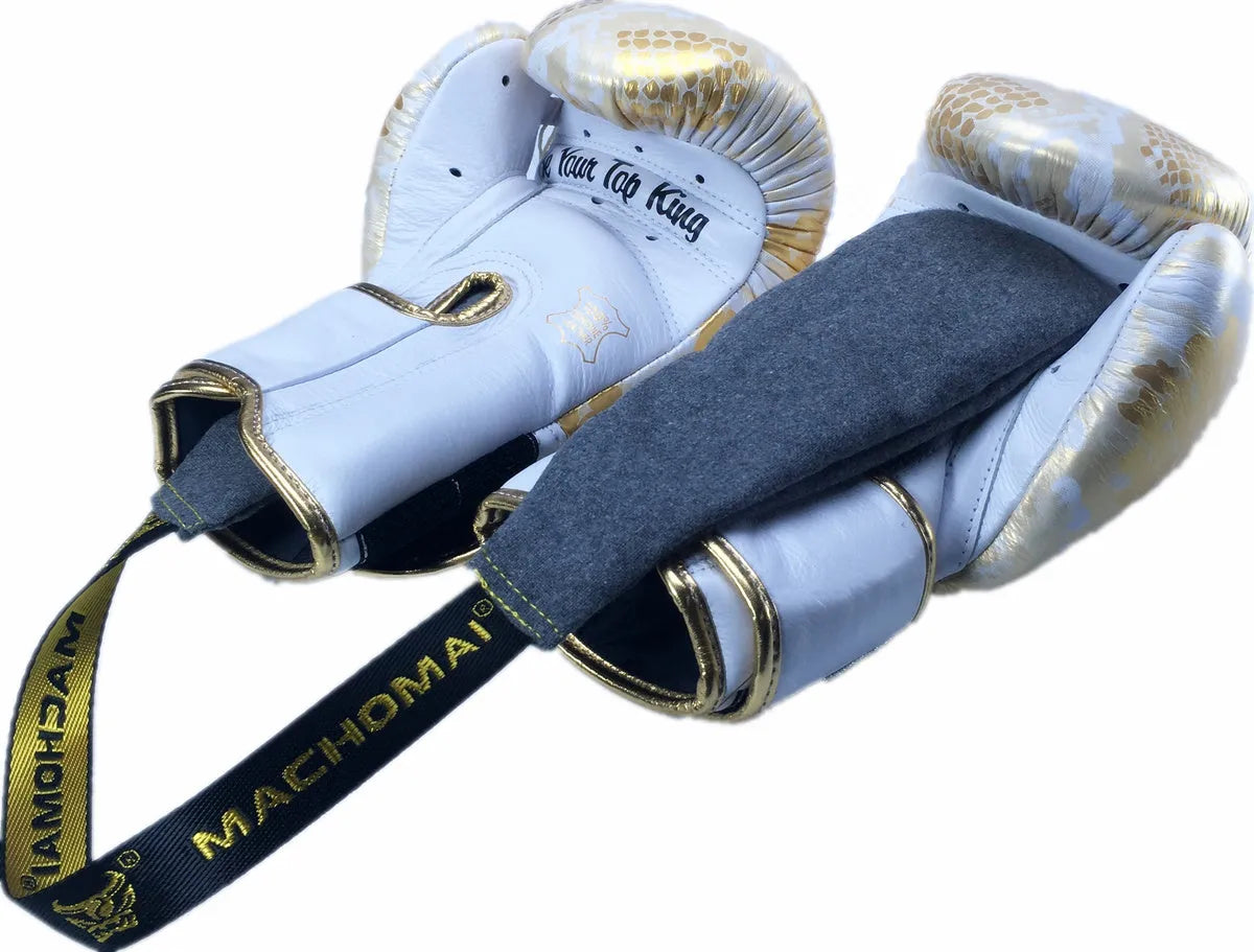 Moistureproof storage bag for boxing gloves with flannelette lining and absorbent pad in lavender scent