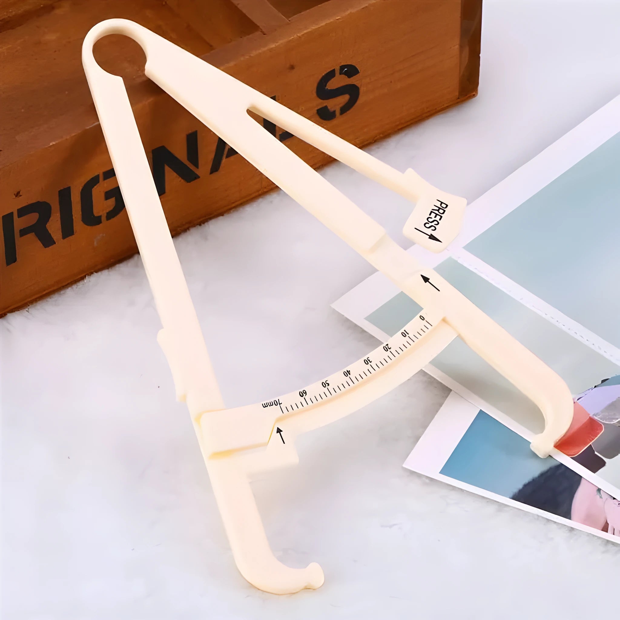 Acrylic body fat caliper for skinfold measurement with 0.001mm accuracy and 200mm range