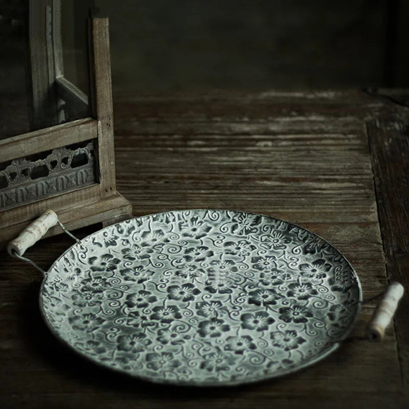 Round wrought iron storage tray with European style design for home organisation