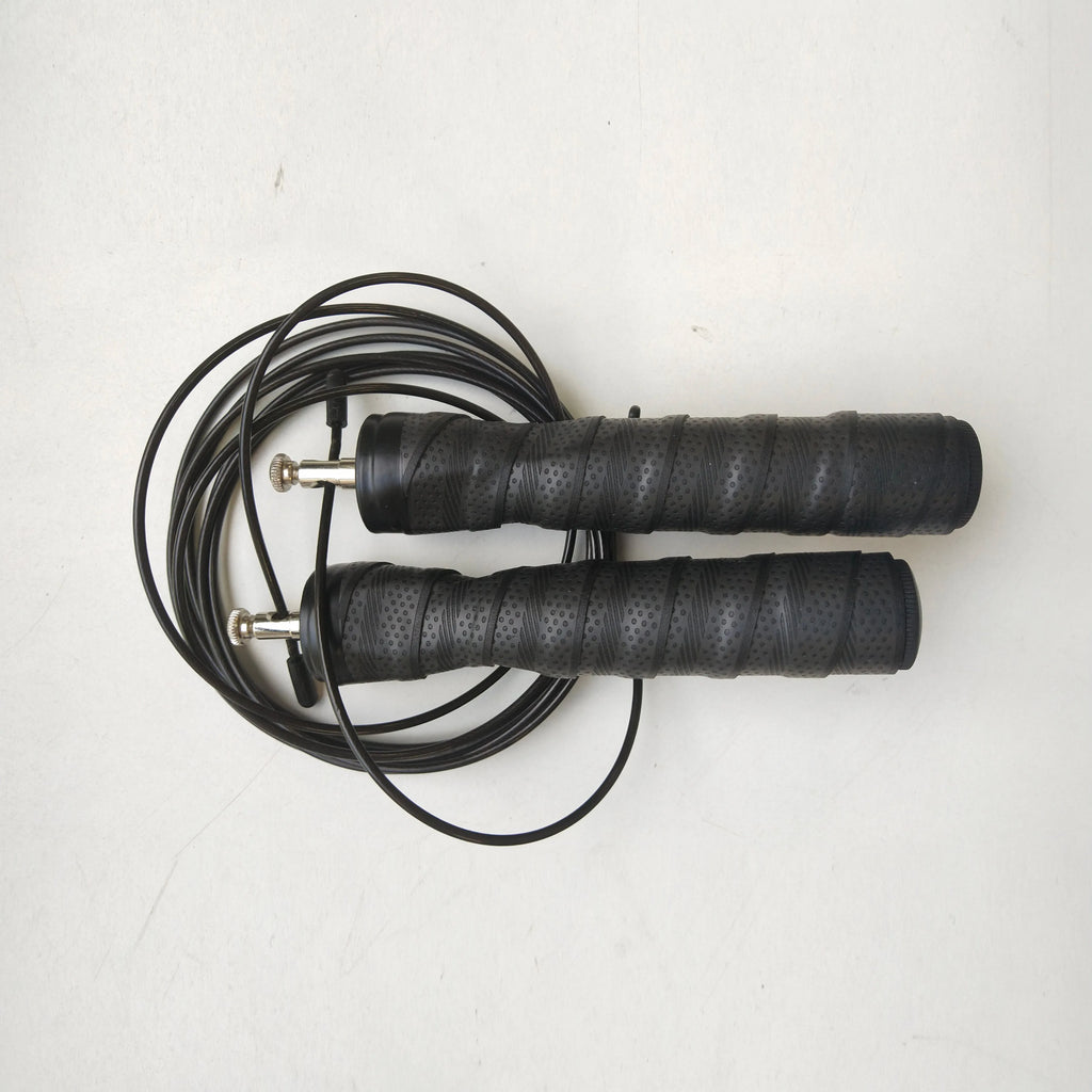 PROCIRCLE foam skipping rope with bearing mechanism, 160g weight block, black handle, on grey background
