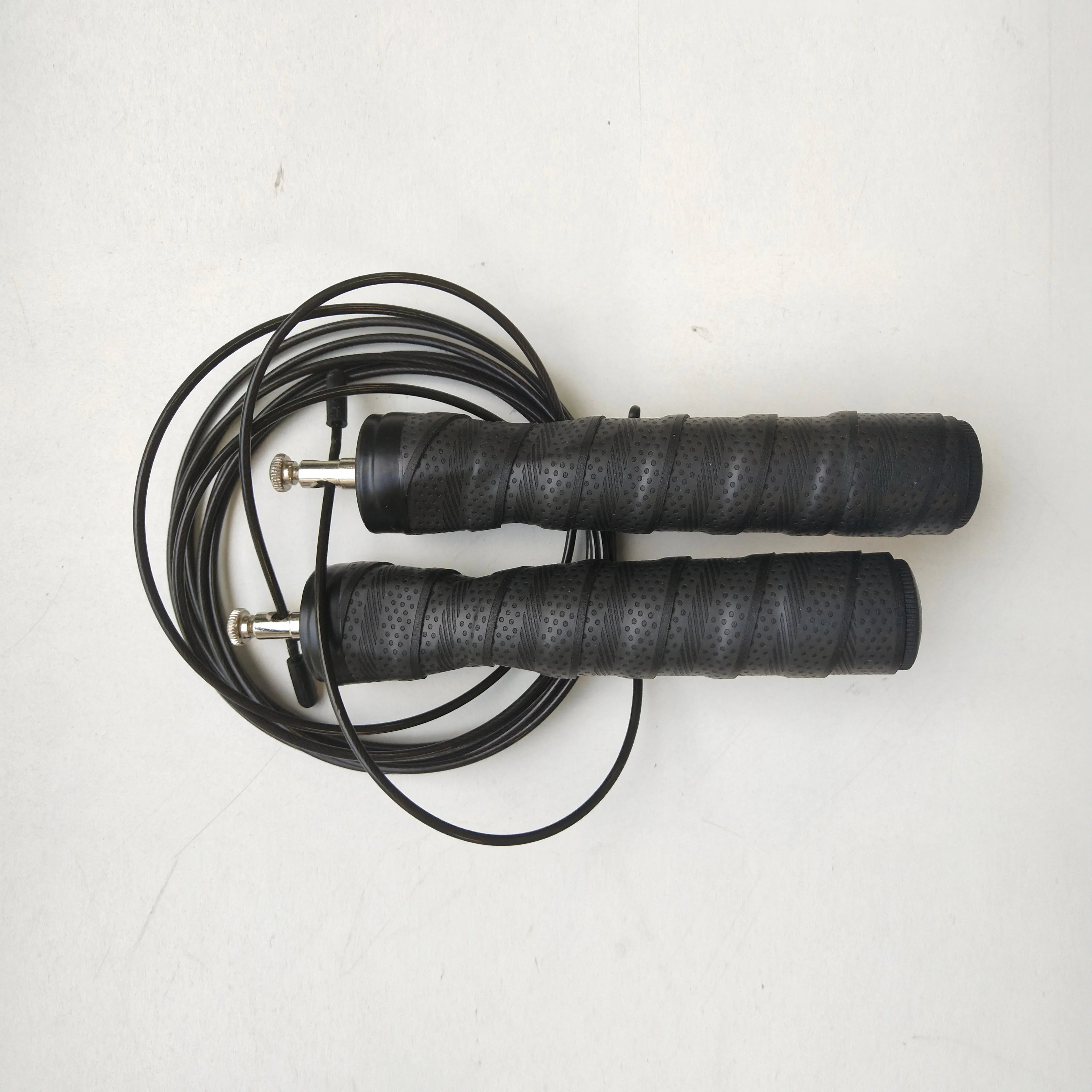 PROCIRCLE foam skipping rope with bearing mechanism, 160g weight block, black handle, on grey background