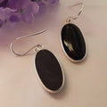 Women's geometric earrings with oval black agate pendants and electroplated 925 silver finish