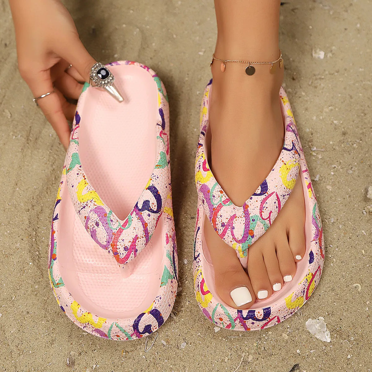 Women's thick-soled EVA flip-flops in various colours with herringbone toe holder