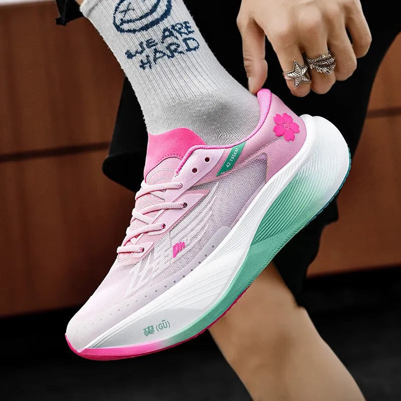 Low-top racing sneakers with carbon plate, PU mesh upper in multiple colours, and natural rubber sole.