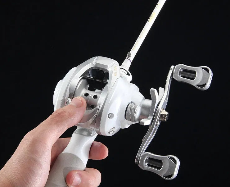 White micro bait casting fishing reel with drip wheel mechanism for small item fishing