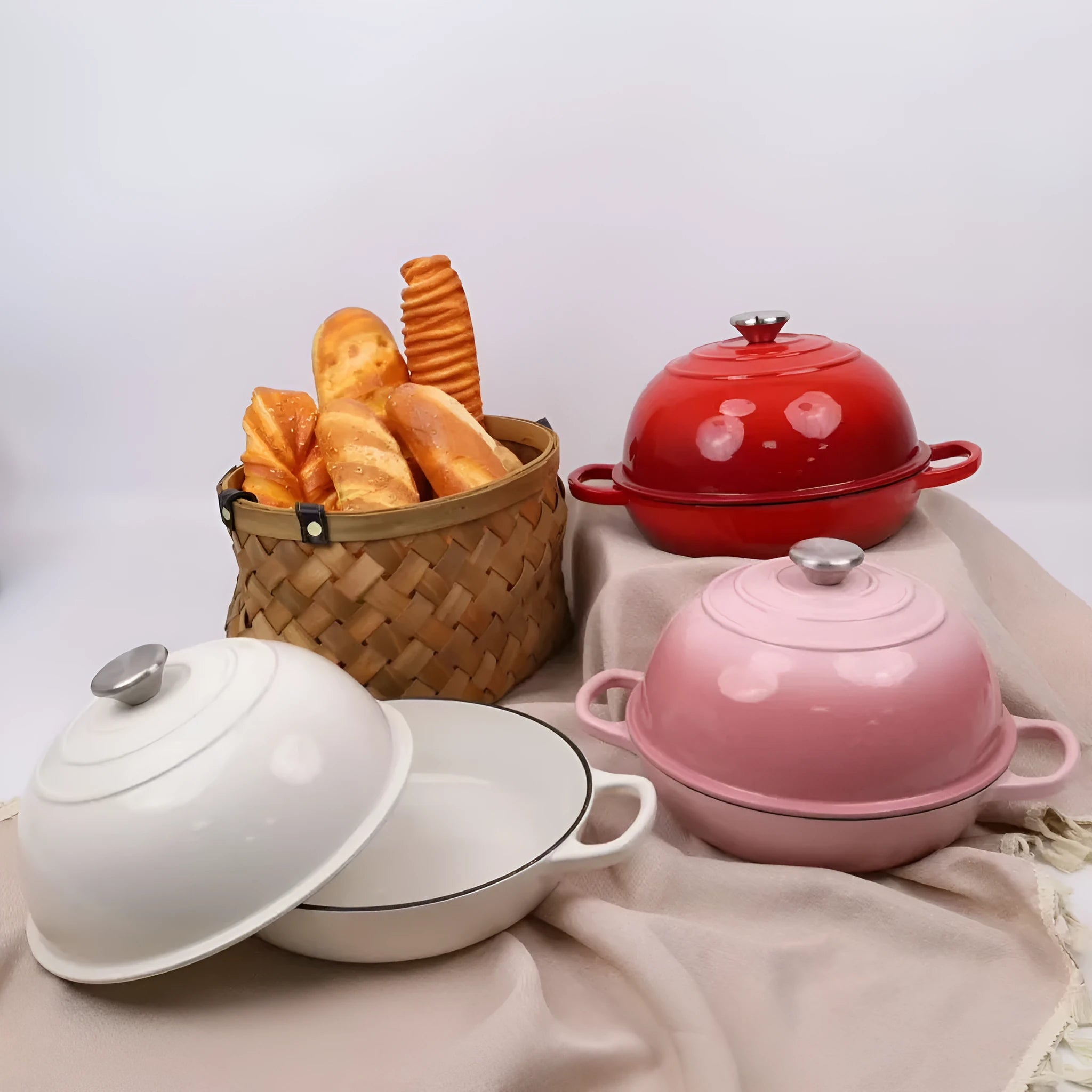 Enameled cast-iron black bread pot with lid for roasting European bread, 24cm or 26cm size