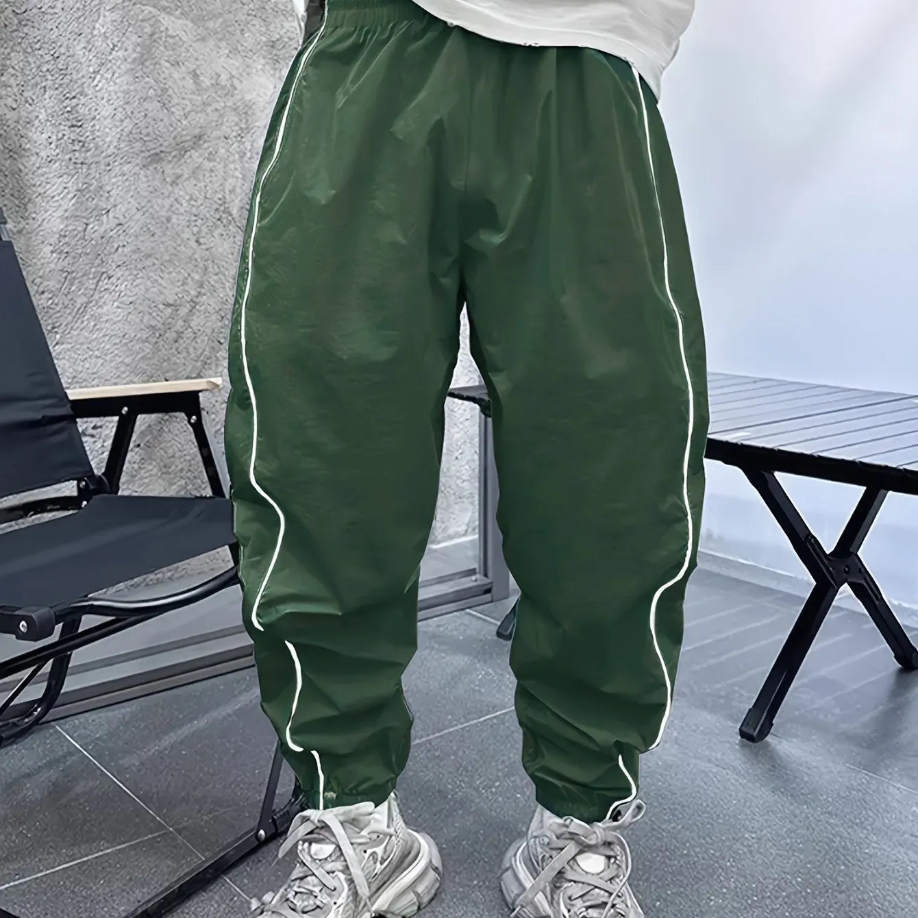 Men's loose fit cropped sports trousers in bamboo fibre, shown in Army Green colour.