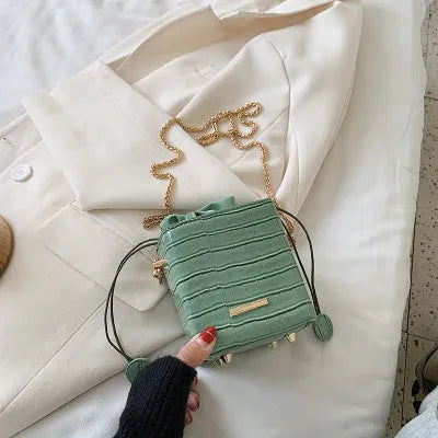 Small women's one shoulder messenger bag with fashion chain in bucket shape design