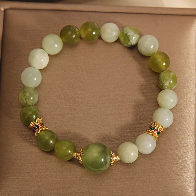 Women's bracelet made of green Xiuyan jade with an original design