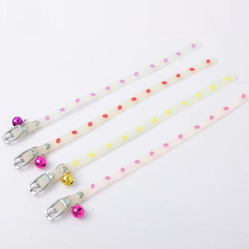 Adjustable cat luminous collar with silicone chain and metal bell showing nighttime illumination