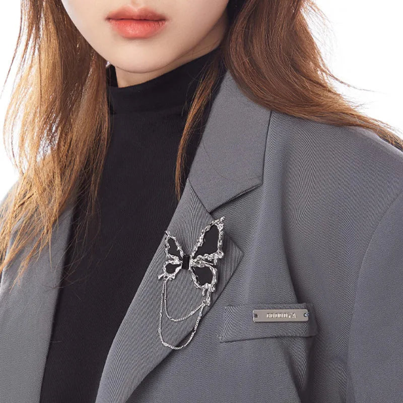 Alloy brooch in natural flower shape with electroplated finish, featuring adjustable and anti-exposure pin closure for women's coats and suits.
