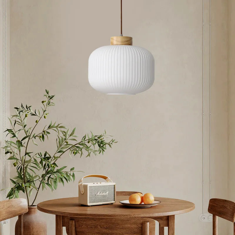 Wooden retro pendant light in Nordic style with three size options