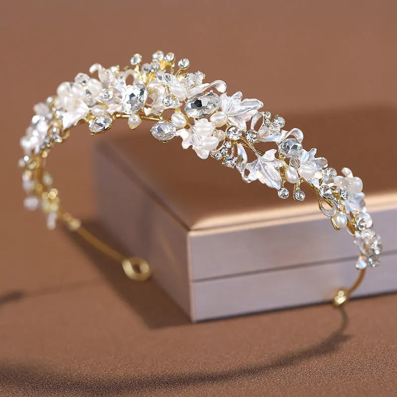 Gold alloy pearl crown headdress for women, a European-style wedding hair accessory.