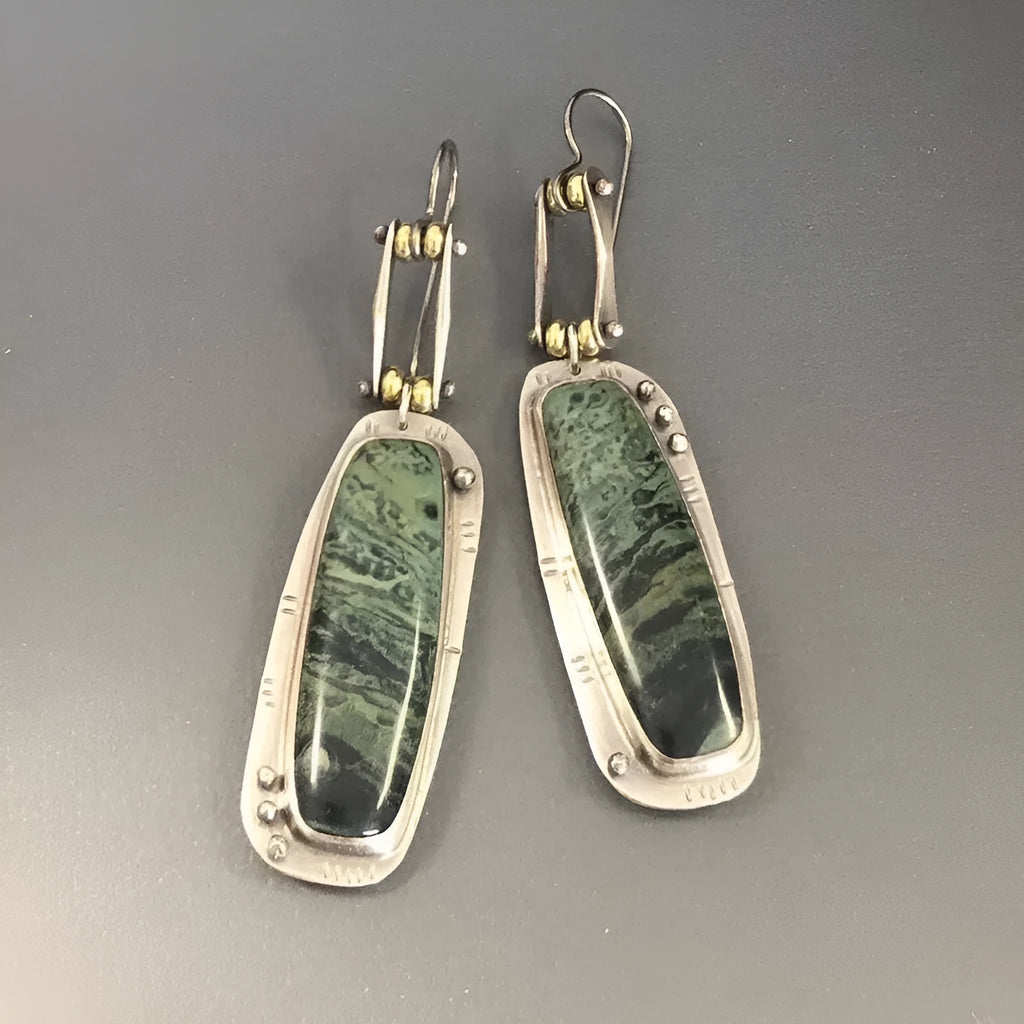Geometric circular alloy earrings with grey and white marble pattern measuring 20mm diameter