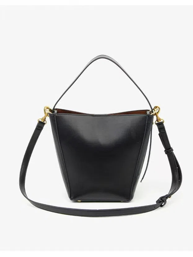 Urban minimalist crossbody shoulder bag in bucket style, PU material, solid colour, three-dimensional outer pocket, available in black, army green, and wine red