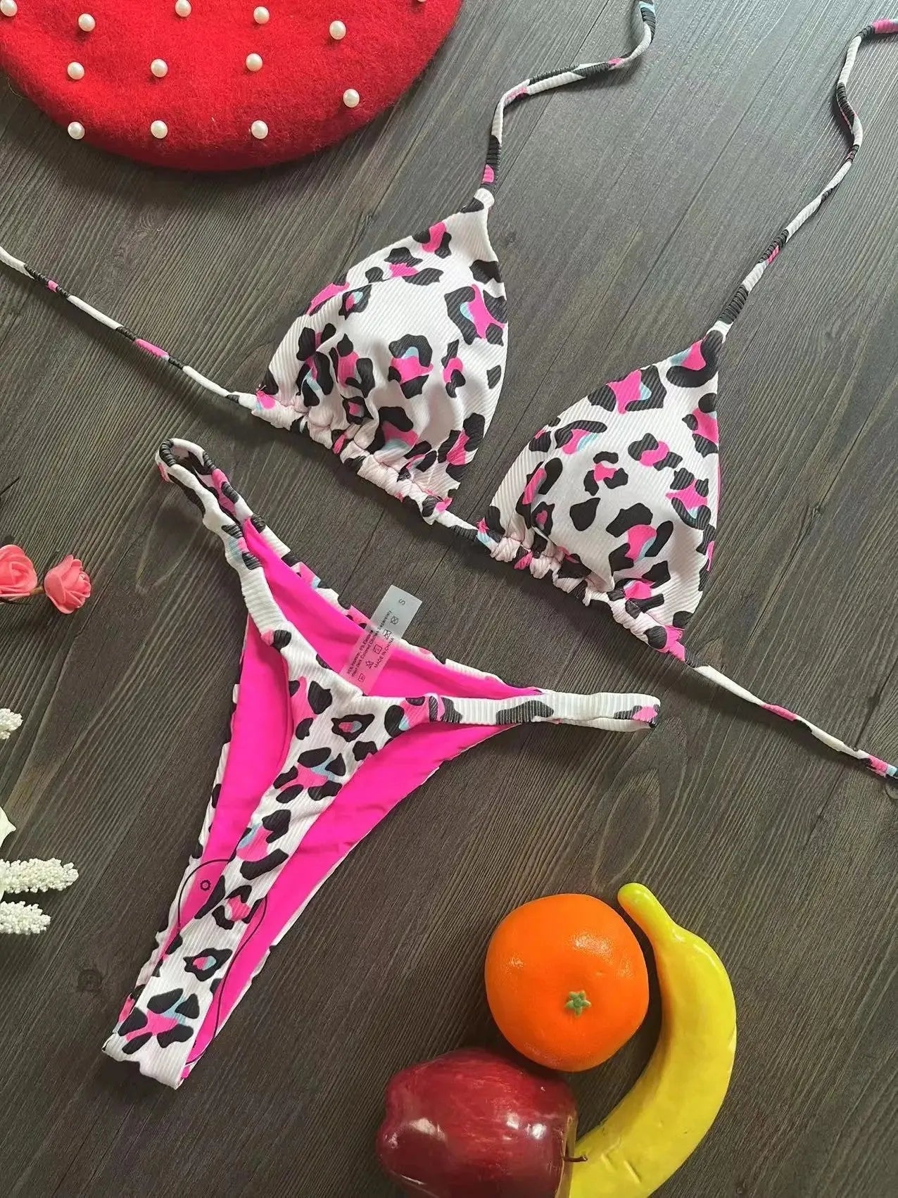 Women's cotton-lined bikini swimsuit in quick-drying nylon fabric available in three colours