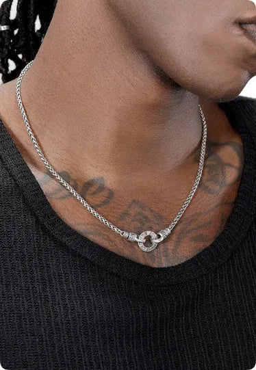 S925 sterling silver women's clavicle necklace on a model, showing the silver pendant and chain.