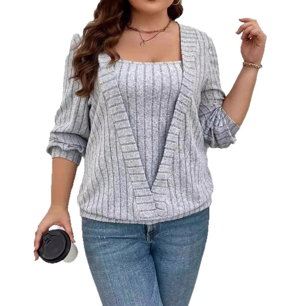 Women's solid colour ribbed false two-piece suit with V-neck and long sleeves in loose fit.