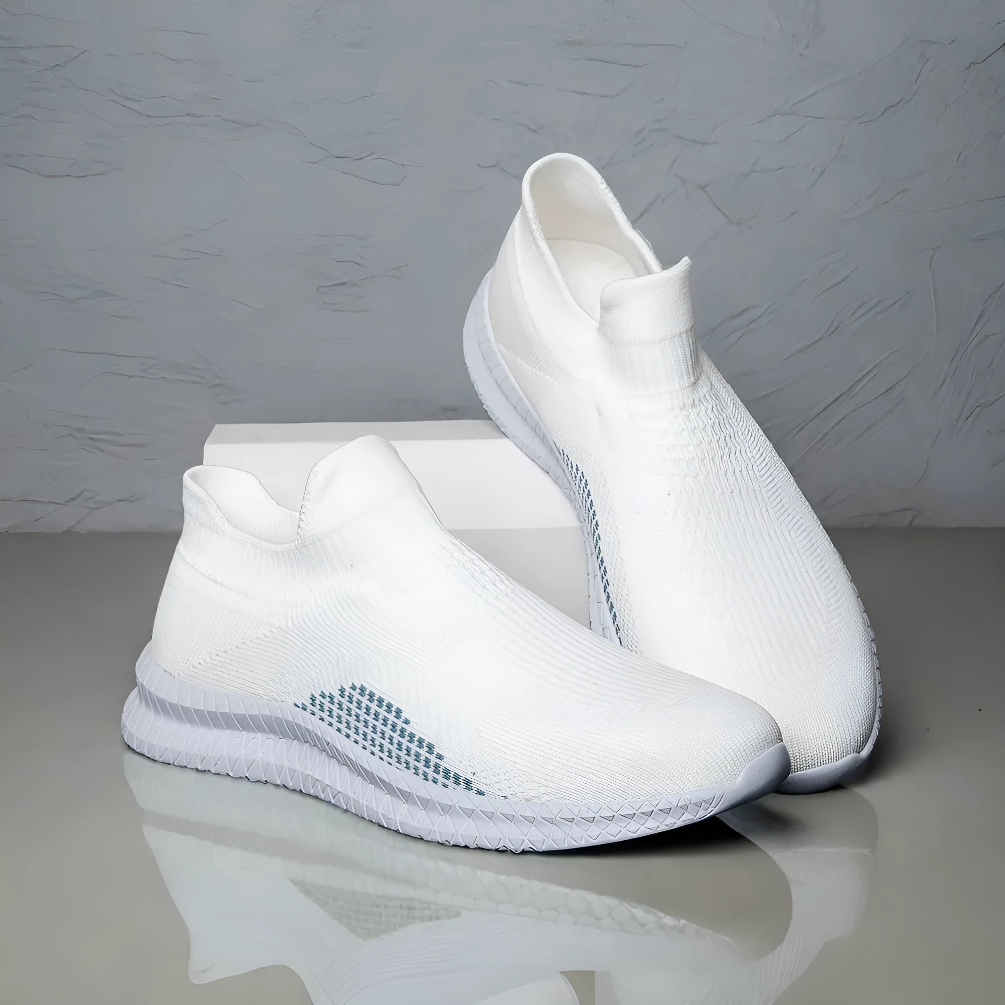 Men's white Popcorn Flyknit low-top casual sneakers with round toe on a neutral background.