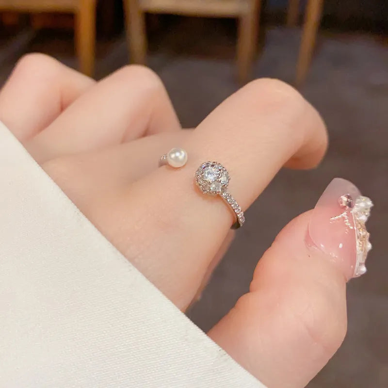 Adjustable open-end pearl ring with round zircon stone in gold or silver finish
