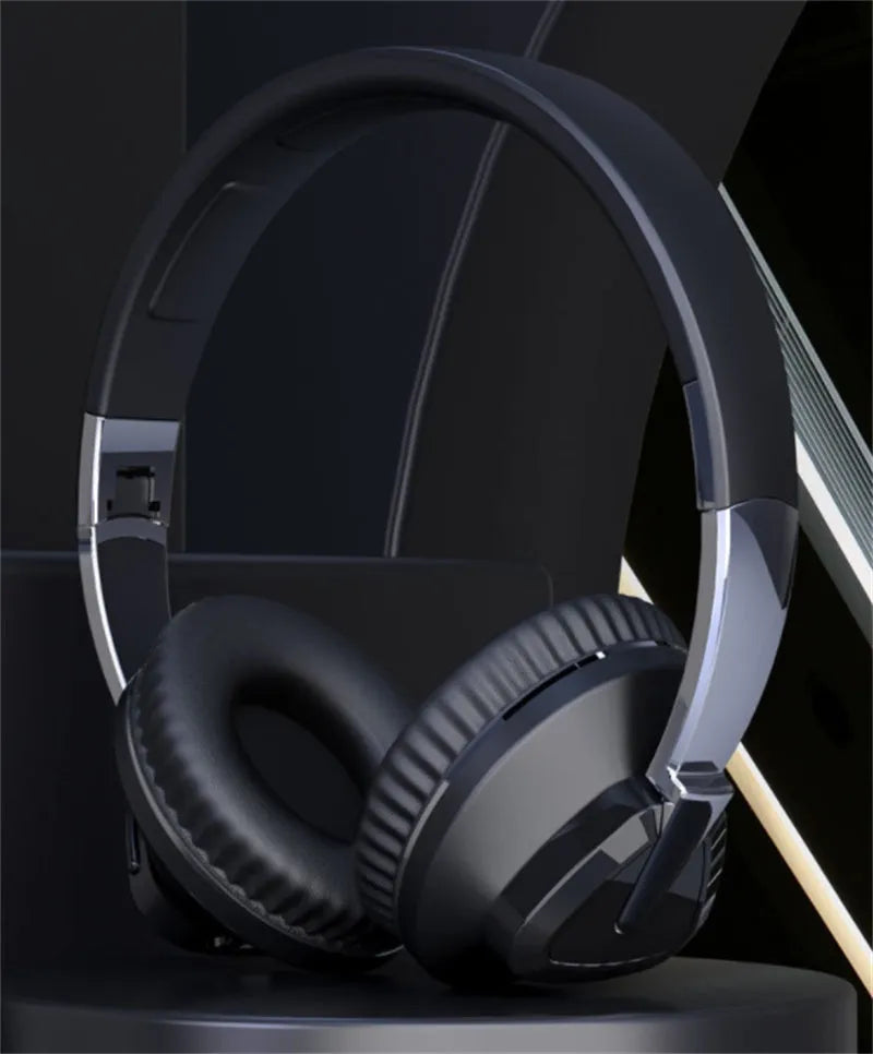 Wireless Bluetooth over-ear gaming headset in black, white, blue or khaki colours with AUX cable