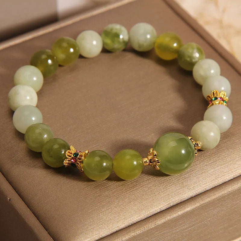 Women's bracelet made of green Xiuyan jade with an original design