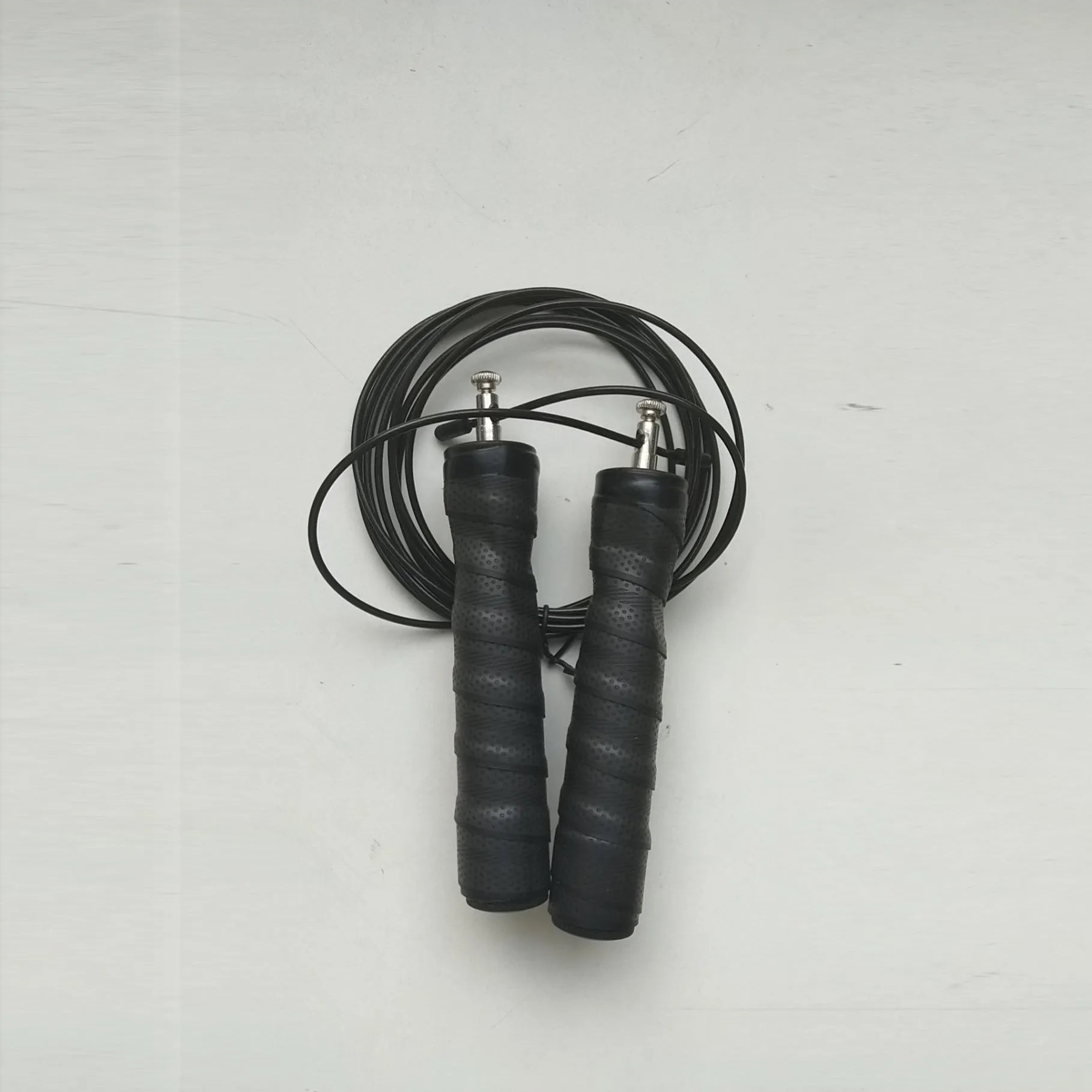 PROCIRCLE foam skipping rope with bearing mechanism, 160g weight block, black handle, on grey background