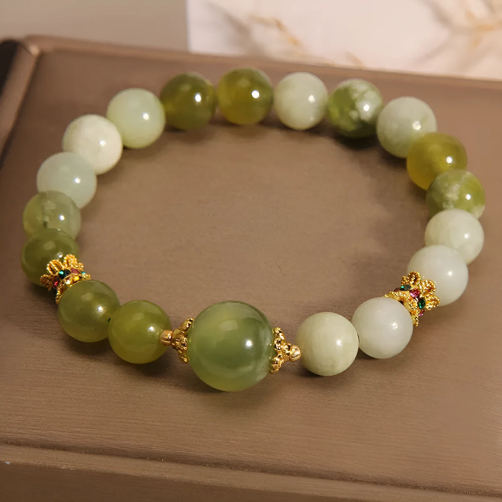 Women's bracelet made of green Xiuyan jade with an original design