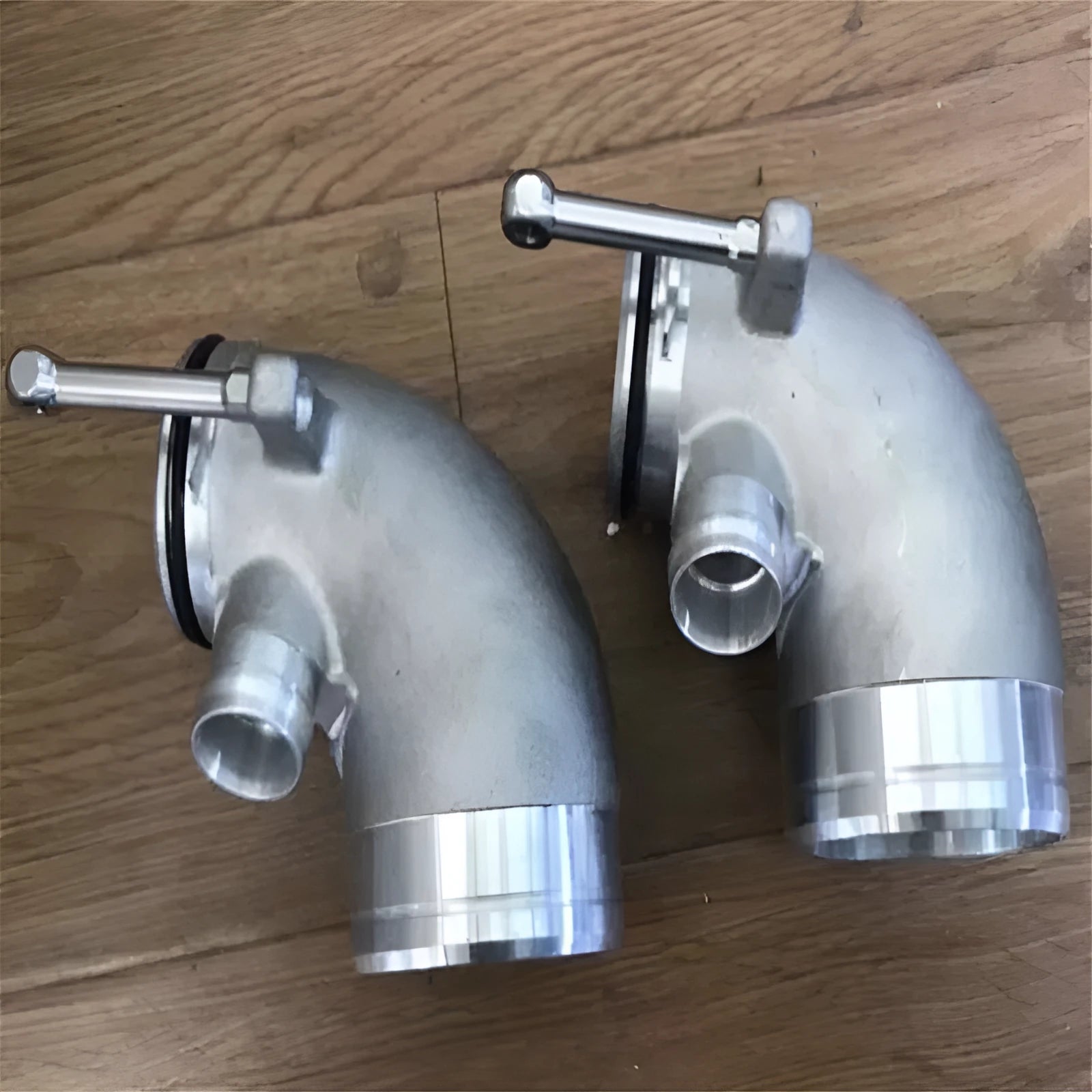Modified plus-sized 90 degree automotive turbine pipe in aluminium alloy for lateral engine positioning