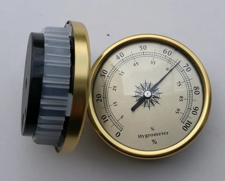 Aluminium analog thermometer and hygrometer with 72mm diameter dial for home temperature humidity monitoring