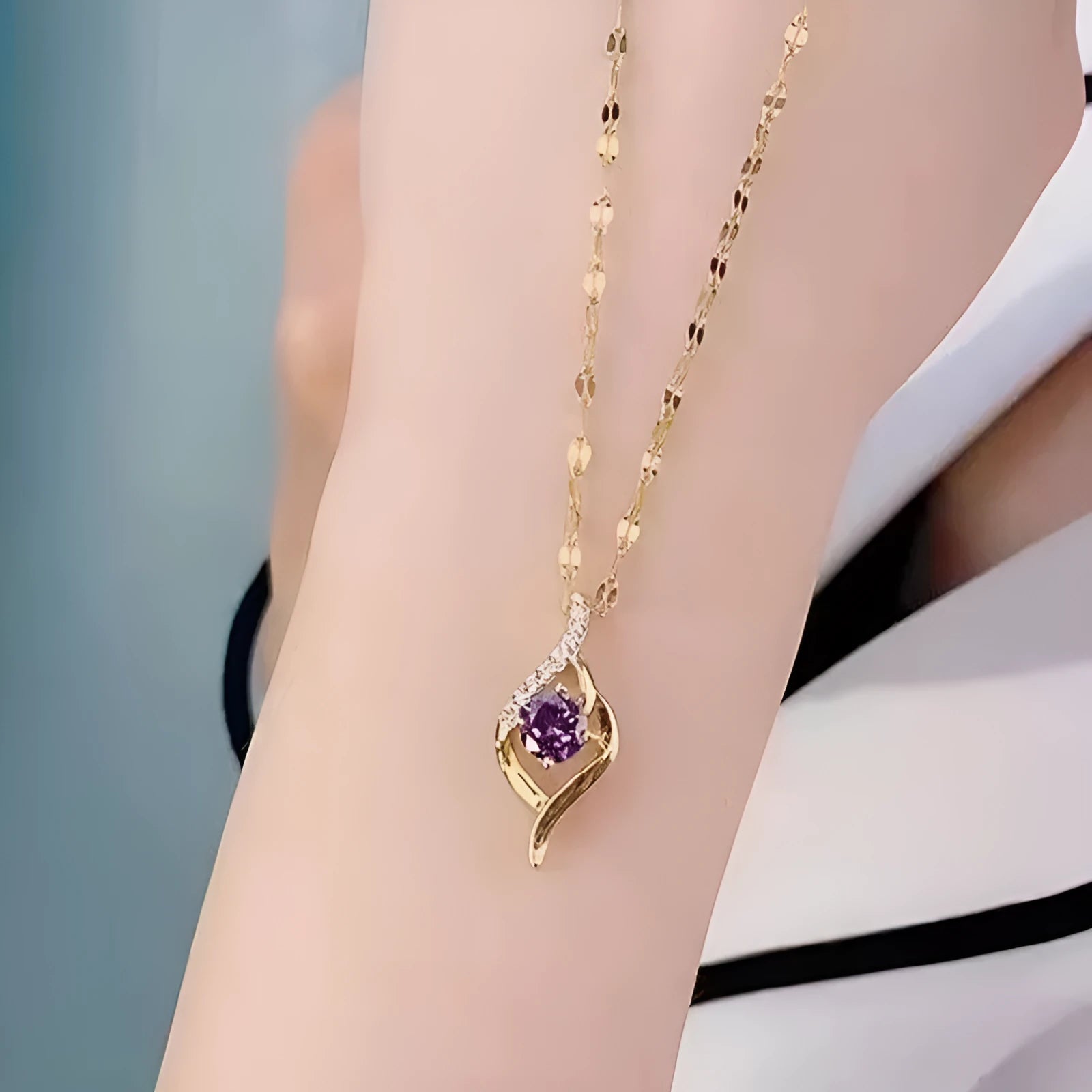 Purple geometric pendant necklace with round oval octagonal quadrangular shapes on mixed material chain, light luxury design.