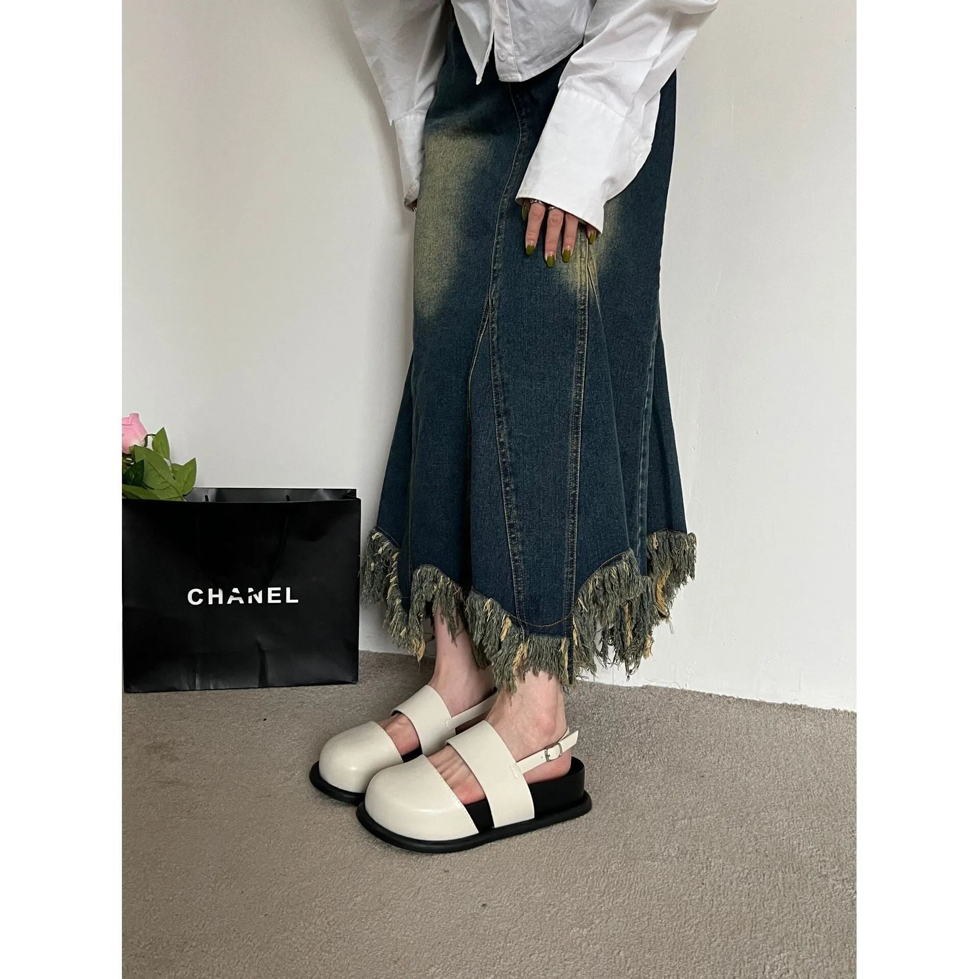 Retro raise the bottom closed toe sandals with ankle-strap buckle in apricot colour