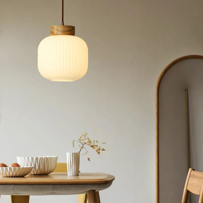 Wooden retro pendant light in Nordic style with three size options