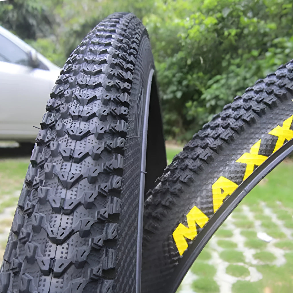 Ultralight mountain bike tyre with puncture-resistant design for 26, 27.5 and 29-inch wheel sizes