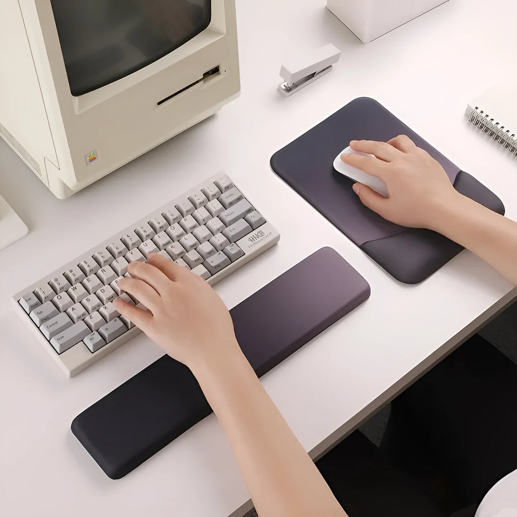 Square silicone gel wrist rest mouse pad in black, blue, pink or purple colours measuring 250x180mm