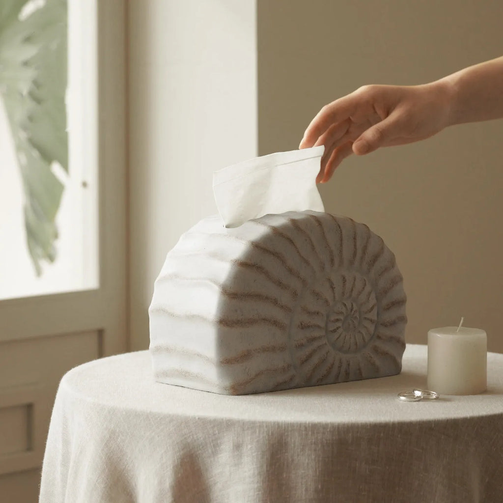 Conch ramble patterned resin tissue box with modern design