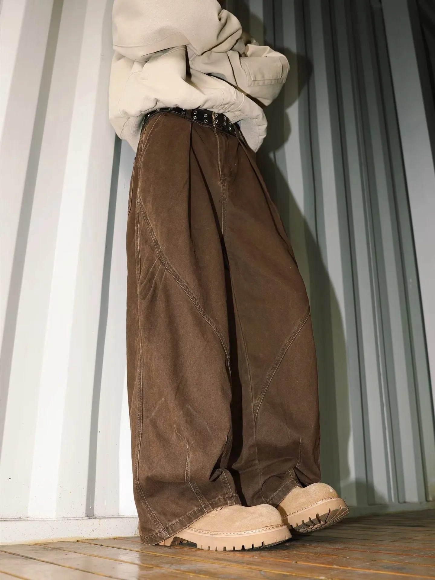 Men's pleated straight trousers in apricot colour with elastic waistband and loose fit