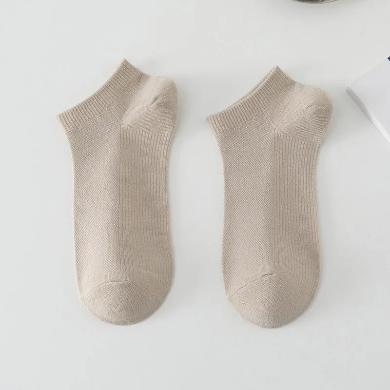 Men's solid colour low-cut polyester boat socks laid flat, showing ankle height and simple design.