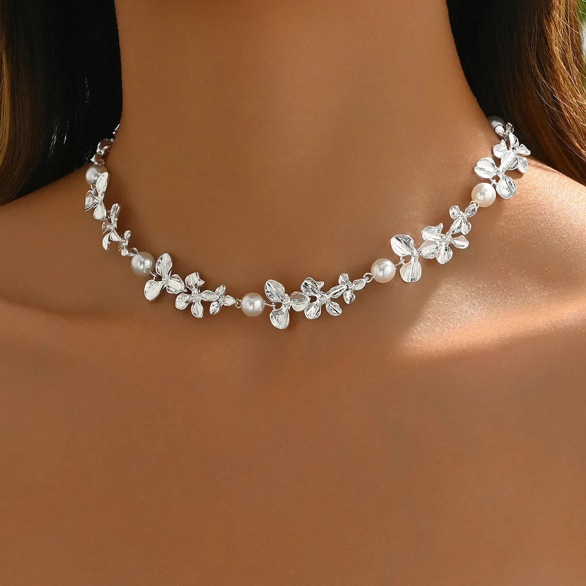 Bright silver flower pearl curved needle necklace on alloy clavicle chain, geometric pendant, vacation style